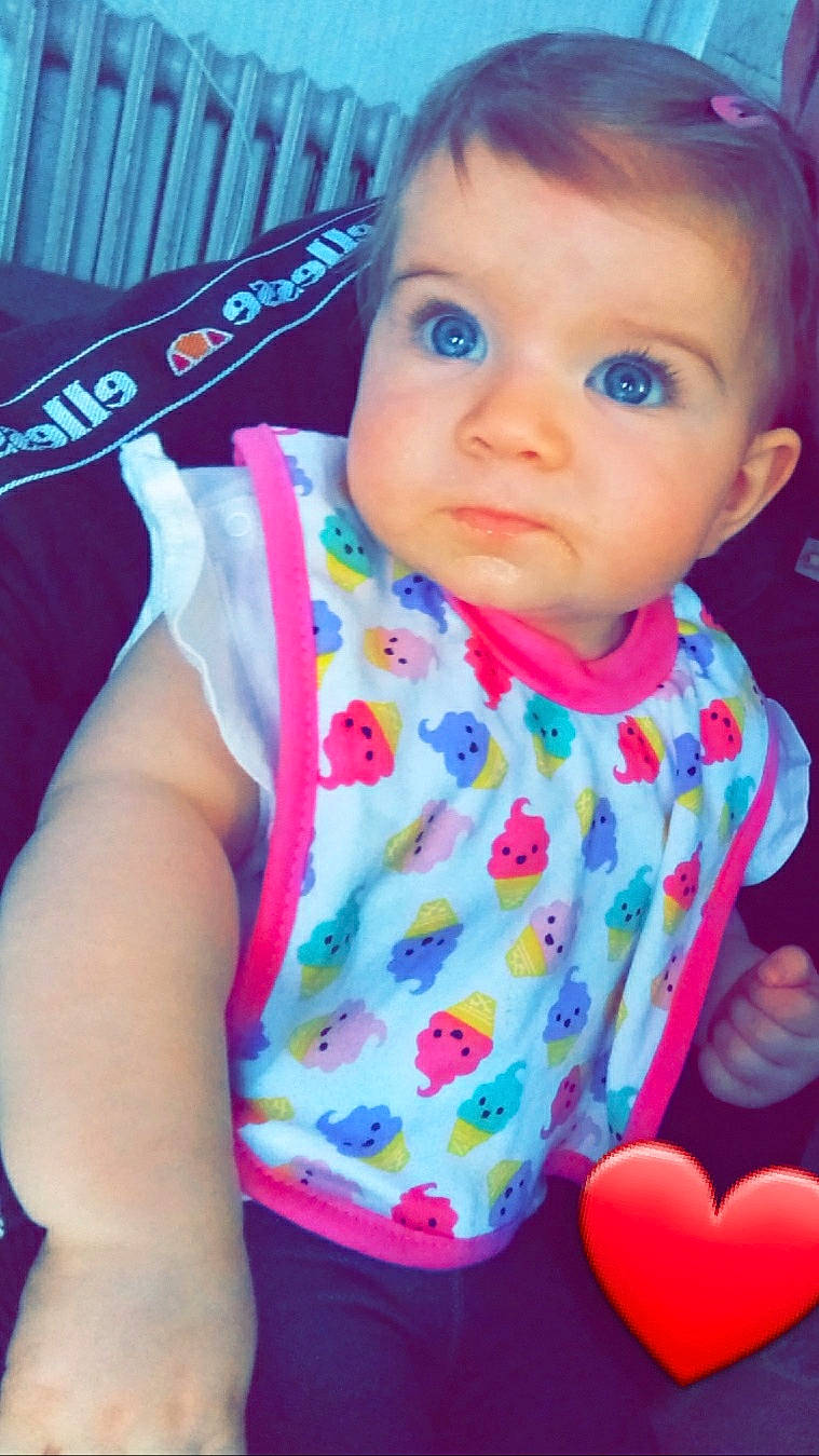 Ylana a rejoint le concours — aidez-le/la à gagner de superbes lots ! baby, beauty, cheek, child, cool, eye, face, head, iris, lip, magenta, neck, nose, person, pink, play, skin, toddler