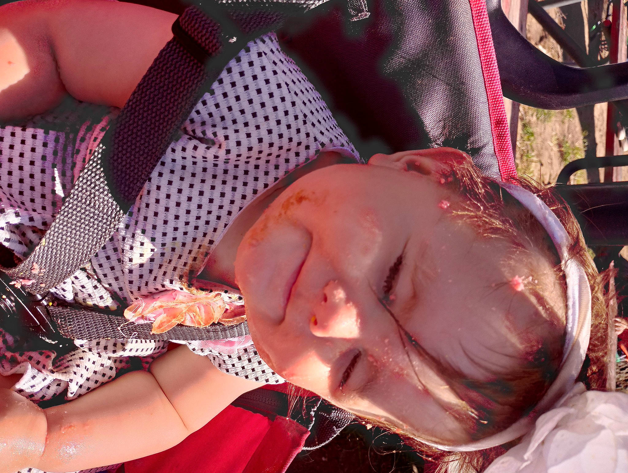 Everly is registered to the contest to win money with this photo: brown_hair, chest, child, eyelash, eyewear, fashion_accessory, fun, hand, happy, jewellery, lip, long_hair, mouth, nail, neck, orange, pattern, person, pink, skin