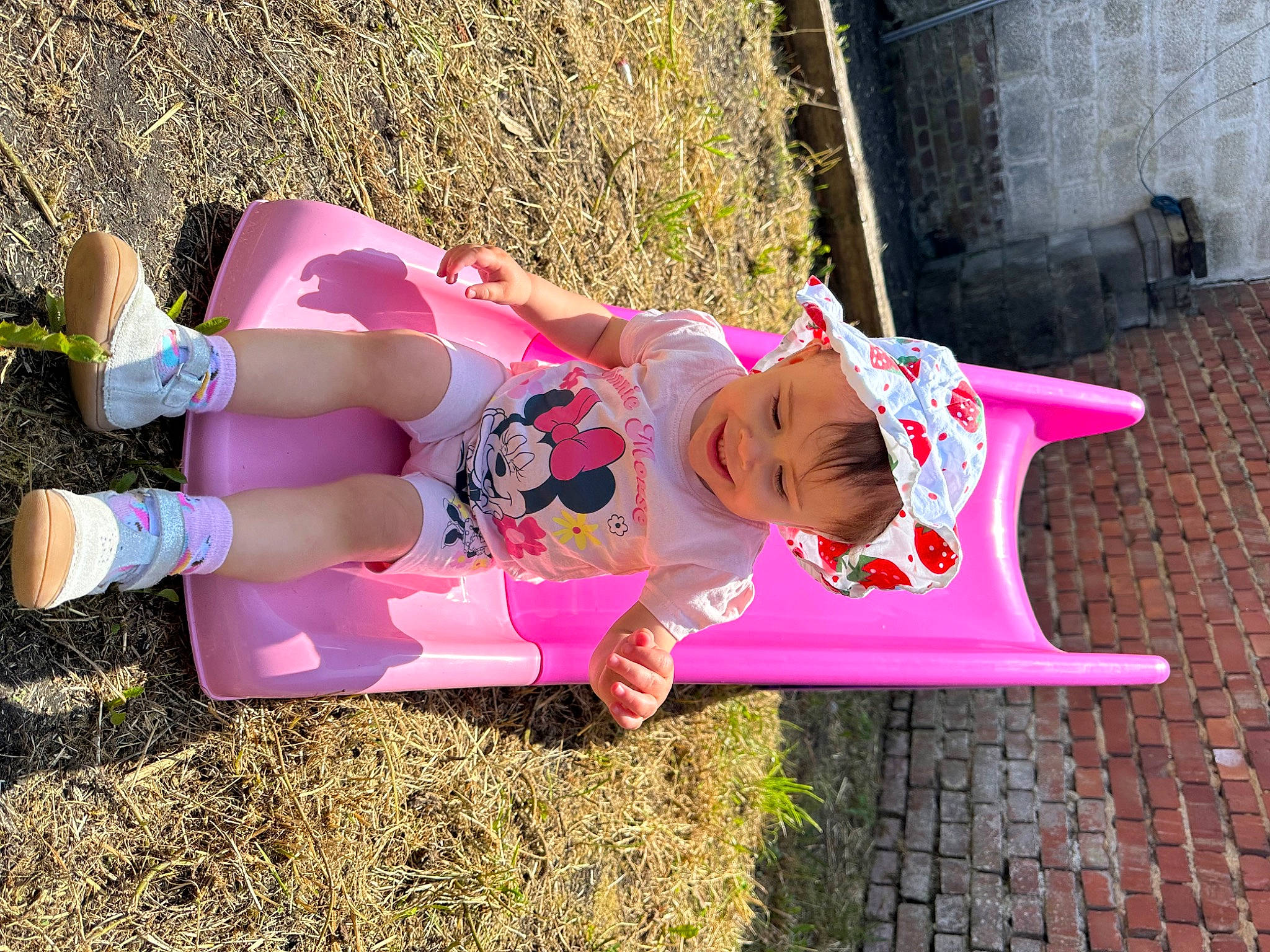 Liya a rejoint le concours — aidez-le/la à gagner de superbes lots ! baby_toddler_clothing, boot, child, dress, fun, grass, happy, hat, headwear, human_leg, joy, leisure, magenta, outdoor_furniture, people_in_nature, person, pink, plant, recreation, sandal