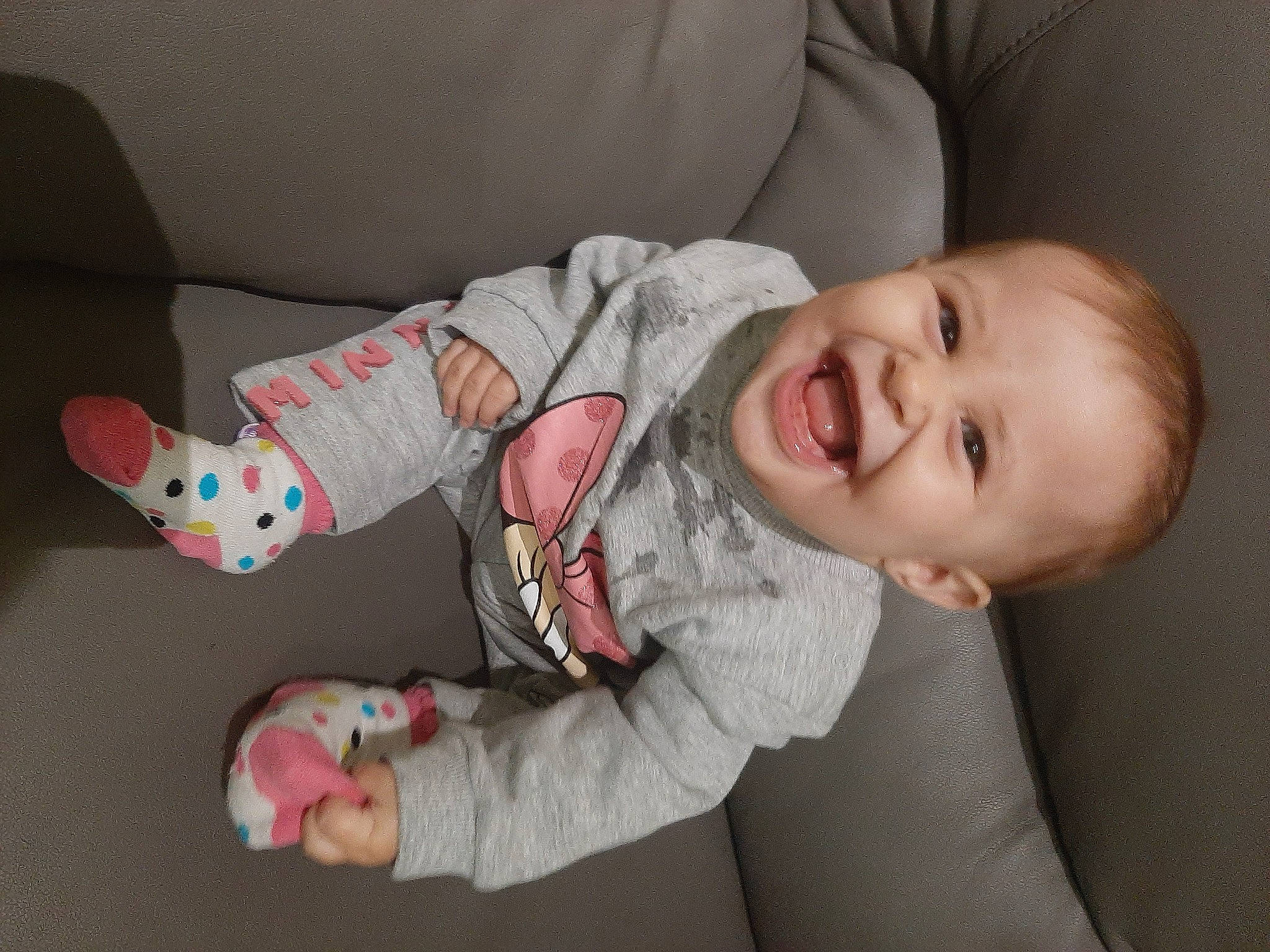 Liya a rejoint le concours — aidez-le/la à gagner de superbes lots ! baby, baby_laughing, baby_toddler_clothing, cheek, child, comfort, eye, flash_photography, flooring, happy, iris, joy, mouth, nose, person, product, room, sitting, skin, sleeve