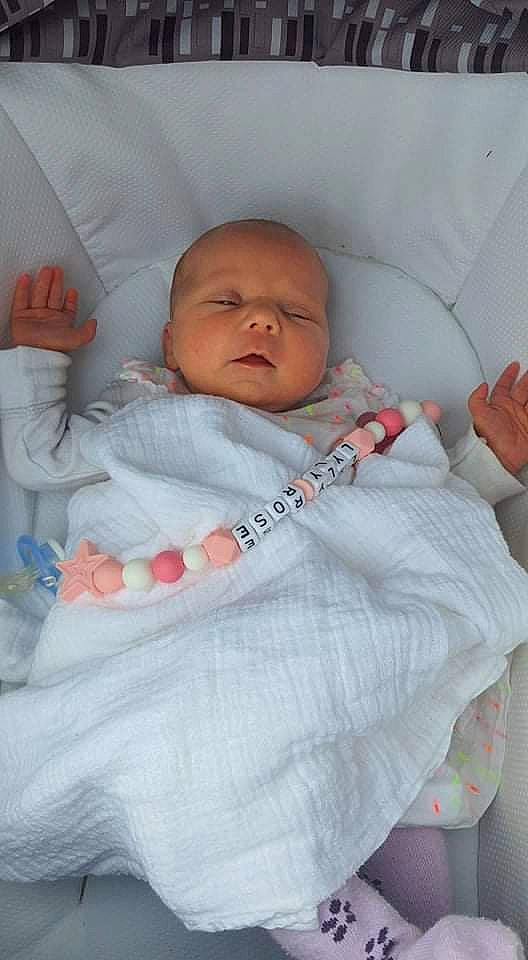 Lyly Rose a rejoint le concours — aidez-le/la à gagner de superbes lots ! baby, baby_products, baby_sleeping, baby_toddler_clothing, bedding, bedtime, cheek, child, comfort, eyebrow, head, linens, mouth, nose, person, pink, product, room, skin, textile