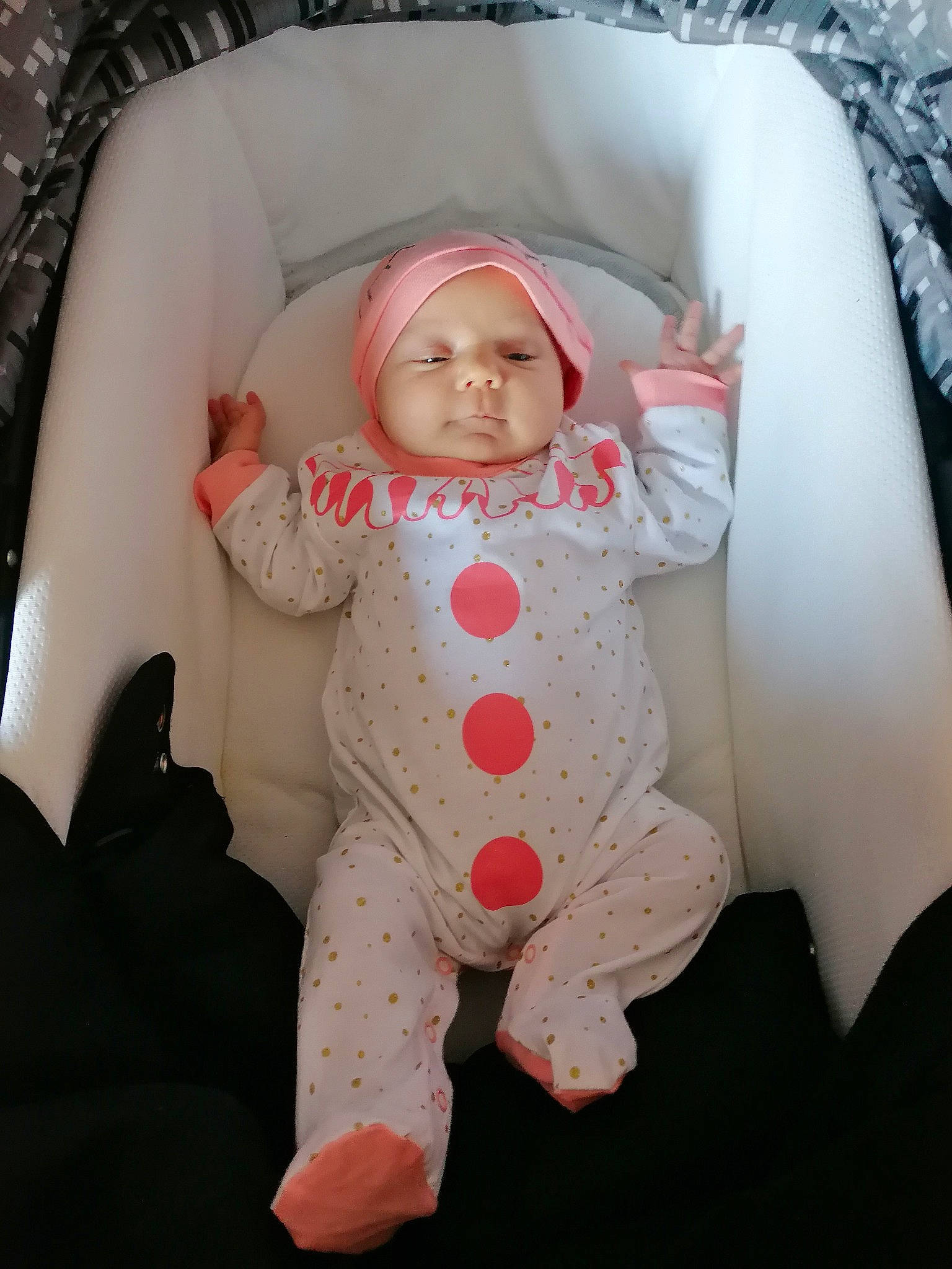 Lyly Rose participe au concours pour gagner de l'argent avec cette photo : arm, baby, baby_products, baby_safety, baby_sleeping, baby_toddler_clothing, cheek, child, comfort, finger, hand, head, headwear, linens, mouth, pattern, person, pink, skin, sleeve