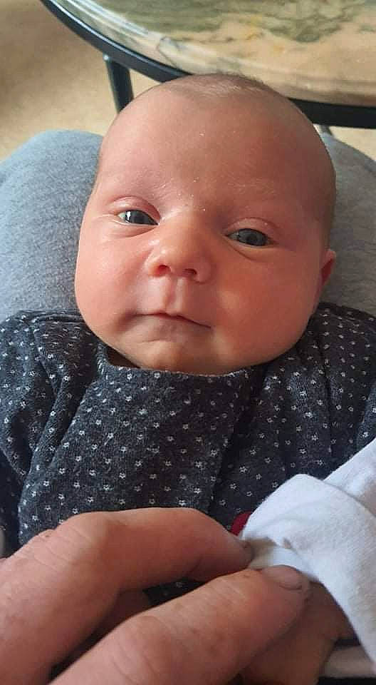 Lyly Rose a rejoint le concours — aidez-le/la à gagner de superbes lots ! baby, baby_toddler_clothing, cheek, child, chin, close_up, collar, comfort, dress, eyebrow, finger, iris, lip, nail, nose, pattern, person, skin, sleeve, thumb