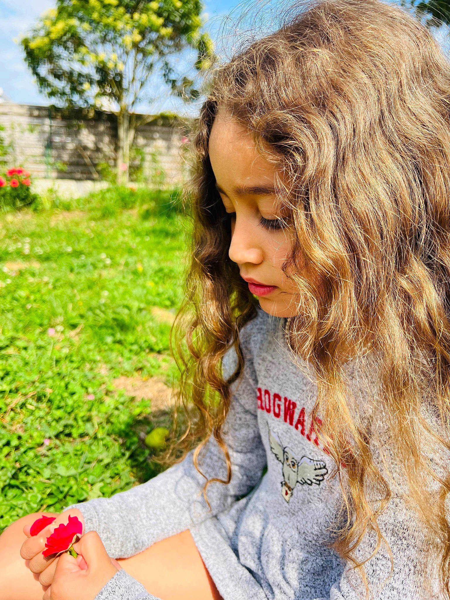 Ryhana a rejoint le concours — aidez-le/la à gagner de superbes lots ! beauty, child, face, fawn, fun, grass, grass_family, hair, happy, lip, long_hair, nature, people_in_nature, person, plant, skin, sky, summer, sunlight, surfer_hair