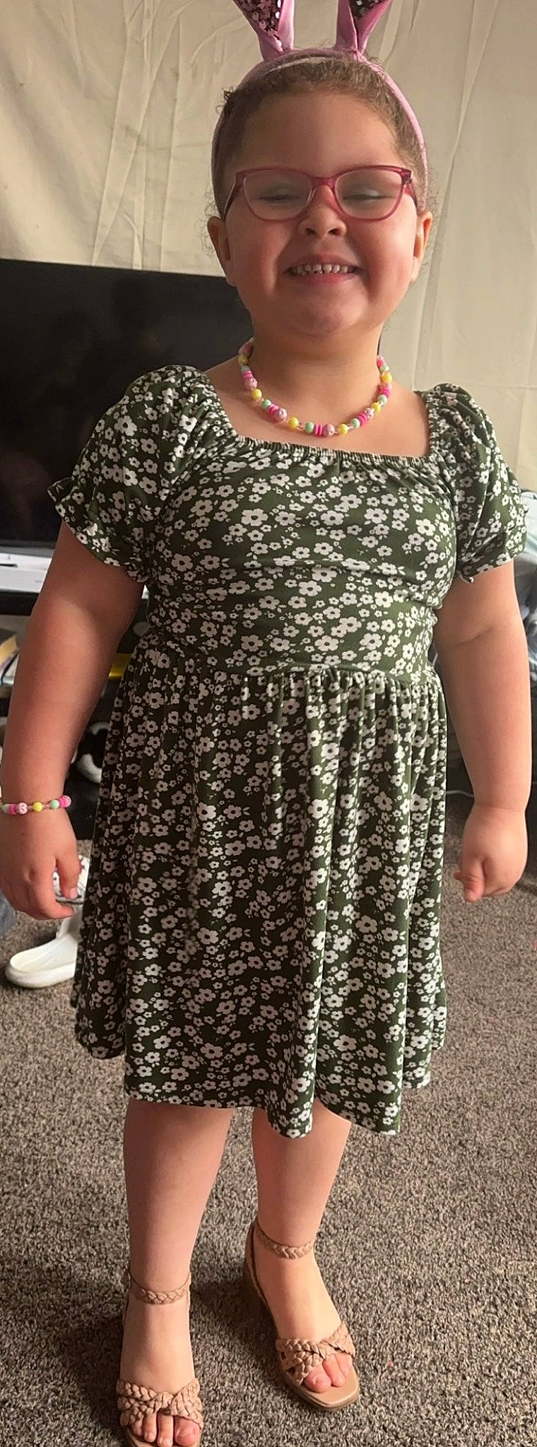 Willow is registered to the contest to win money with this photo: day_dress, dress, event, fashion_design, fashion_model, formal_wear, hand, human_body, human_leg, jewellery, joint, joy, neck, one_piece_garment, pattern, peach, person, sheath_dress, sleeve, thigh