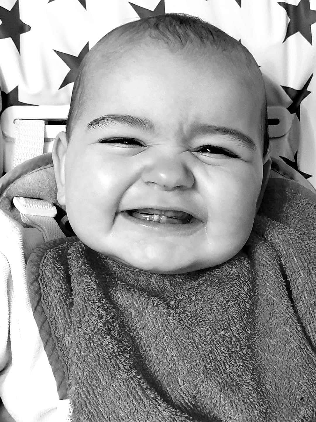 Talya a rejoint le concours — aidez-le/la à gagner de superbes lots ! baby, black, black_and_white, cheek, child, chin, eyebrow, face, facial_expression, forehead, head, joy, lip, monochrome, nose, people, person, photograph, skin, smile