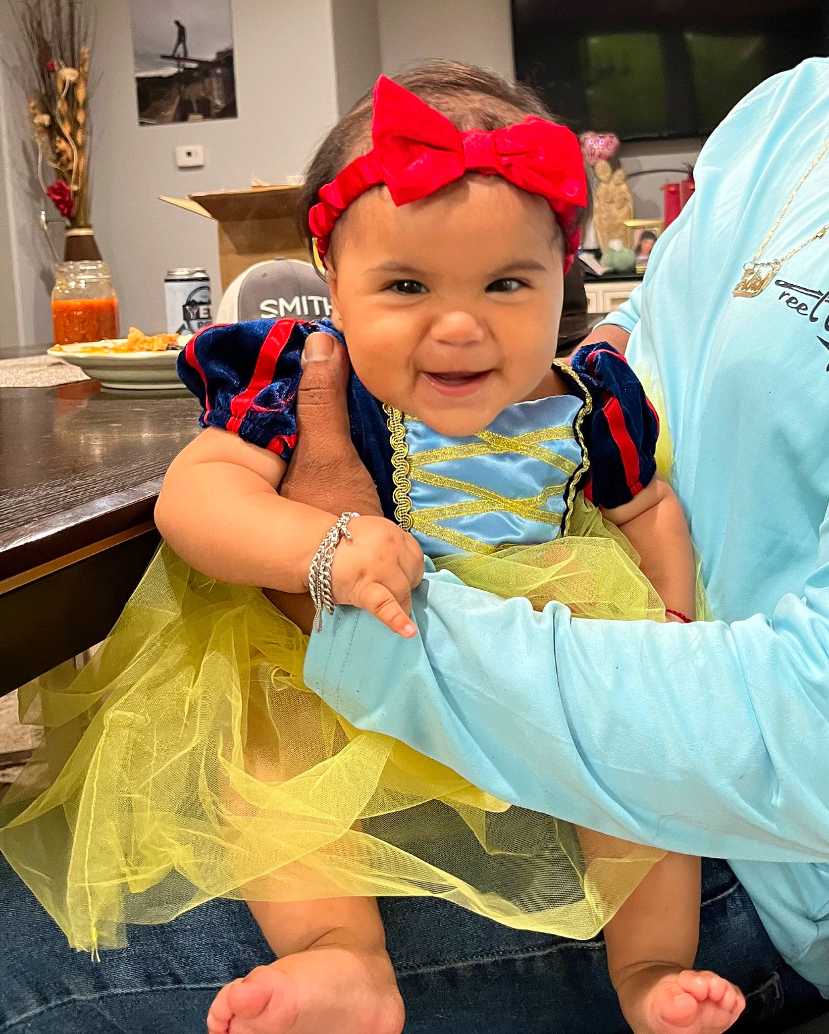 Juliette is registered to the contest to win money with this photo: baby, baby_toddler_clothing, child, cosplay, costume, countertop, event, fashion_accessory, fun, happy, hat, headband, headgear, headwear, jewellery, person, room, smile, toddler, tradition