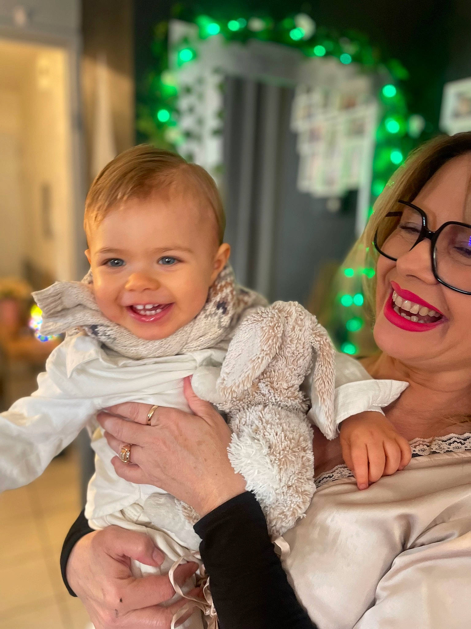 Livio a rejoint le concours — aidez-le/la à gagner de superbes lots ! baby, beauty, cheek, child, event, eye, facial_expression, fun, gesture, glasses, hairstyle, hand, happy, human, iris, joy, organ, people, person, skin