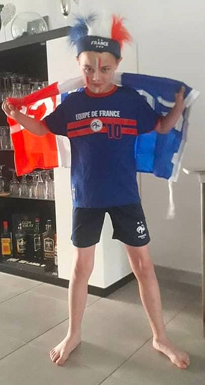 Mathieu a rejoint le concours — aidez-le/la à gagner de superbes lots ! active_shorts, baseball_cap, bermuda_shorts, board_short, calf, chest, electric_blue, fun, human_leg, jersey, knee, muscle, person, personal_protective_equipment, shorts, sleeve, sports_uniform, sportswear, t_shirt, thigh