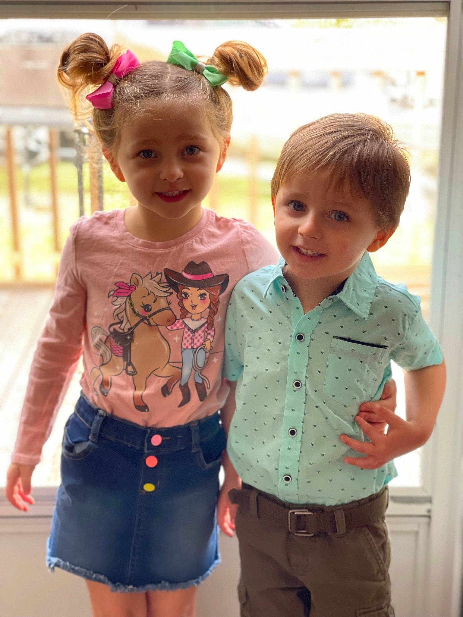 Embrie is registered to the contest to win money with this photo: eye, face, facial_expression, fashion, gesture, hair, happy, head, human_body, iris, joint, joy, person, photograph, pink, shoulder, skin, sleeve, smile, standing