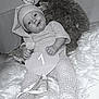 Apolline a rejoint le concours — aidez-le/la à gagner de superbes lots ! baby, infant, knitted_outfit, hat, teddy_bear, soft_texture, blanket, heart_shaped_sign, 1_month, cute, smiling, cozy, indoor, portrait, child, newborn, resting, fuzzy, warm, happy