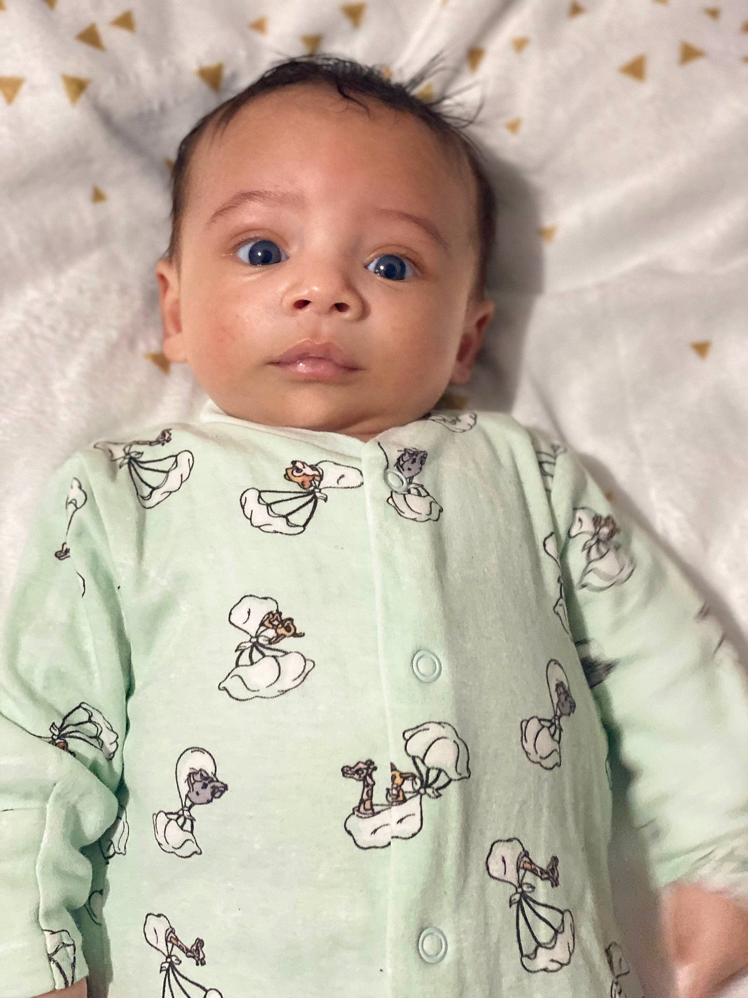 Lewis a rejoint le concours — aidez-le/la à gagner de superbes lots ! baby, baby_toddler_clothing, cheek, chin, eye, eyebrow, face, hairstyle, head, iris, lip, nose, outerwear, person, pink, product, skin, sleeve, standing, textile