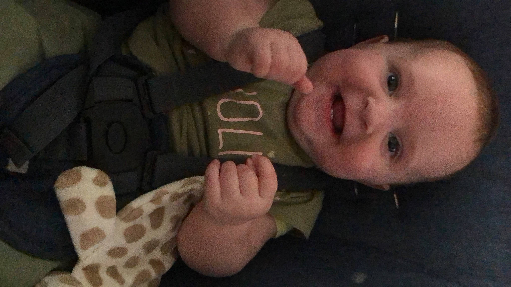 Naelya participe au concours pour gagner de l'argent avec cette photo : arm, clothing, eye, finger, fun, grass, green, hair, head, human, joy, leg, lip, natural_environment, organism, people, person, product, room, sitting