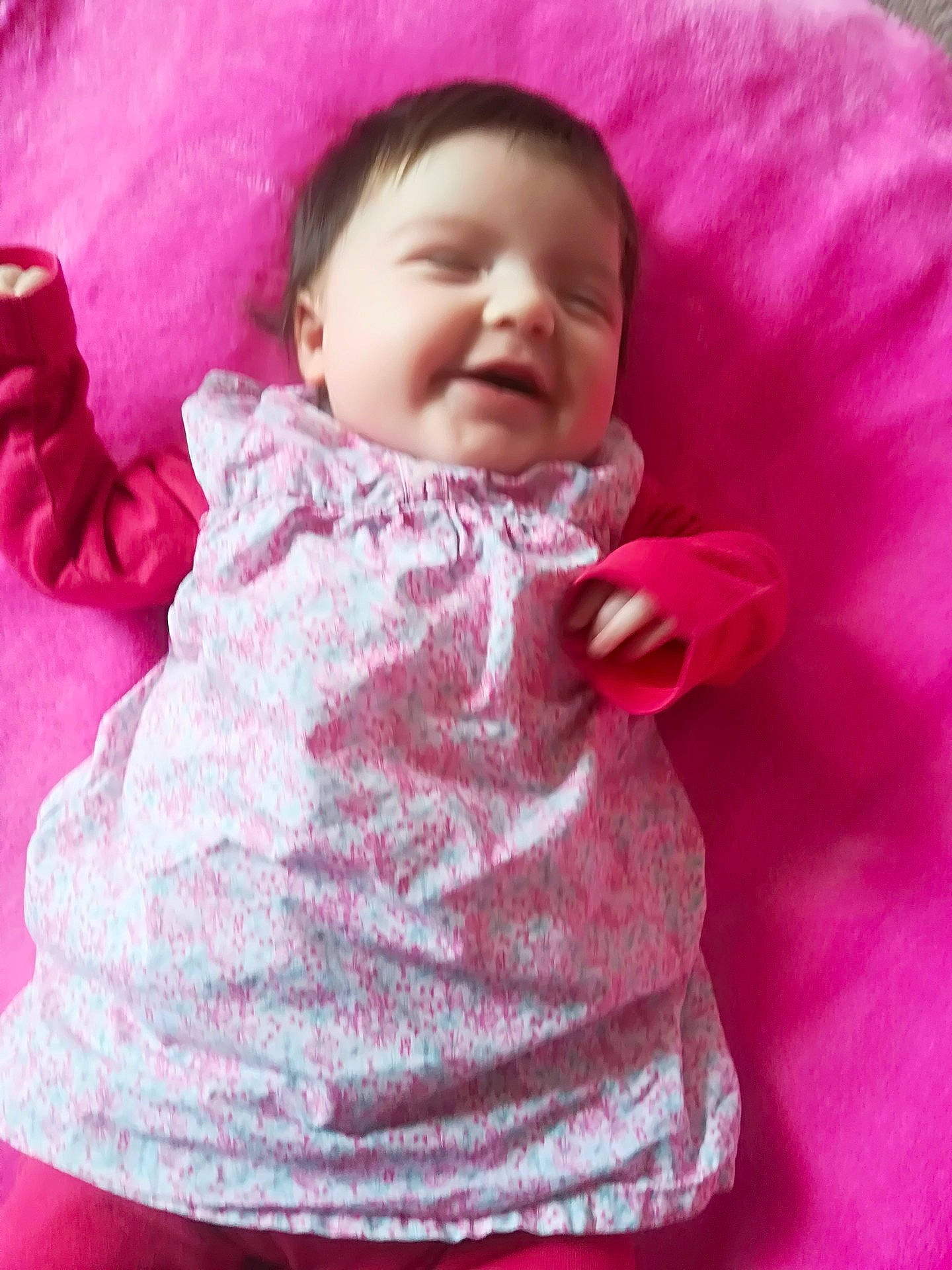 Ambre a rejoint le concours — aidez-le/la à gagner de superbes lots ! cheek, child, girl, infant, lip, magenta, person, petal, pink, product, smile, textile, toddler