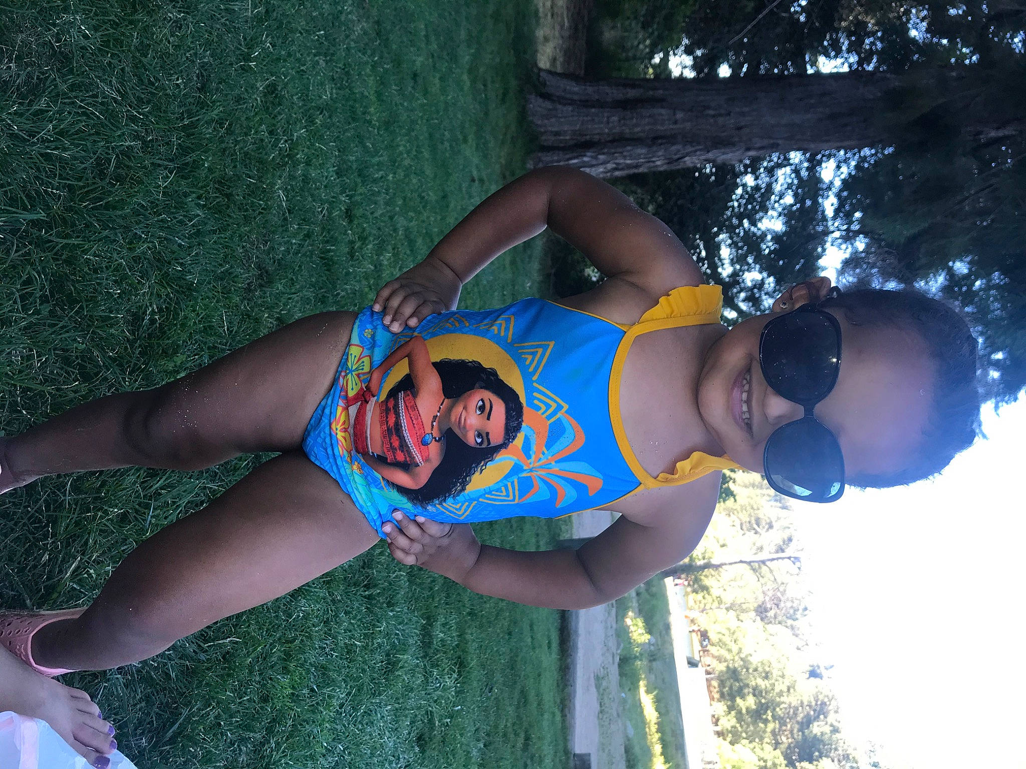 Laveah is registered to the contest to win money with this photo: joy, leg, person