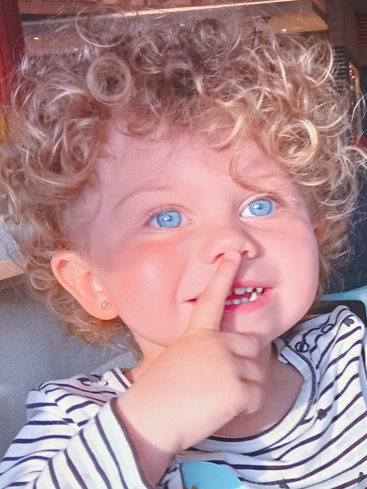 Lynaïs a rejoint le concours — aidez-le/la à gagner de superbes lots ! cheek, chin, ear, eye, eyebrow, eyelash, forehead, happy, human_body, iris, jaw, lip, mouth, neck, nose, organ, person, skin, smile, tongue