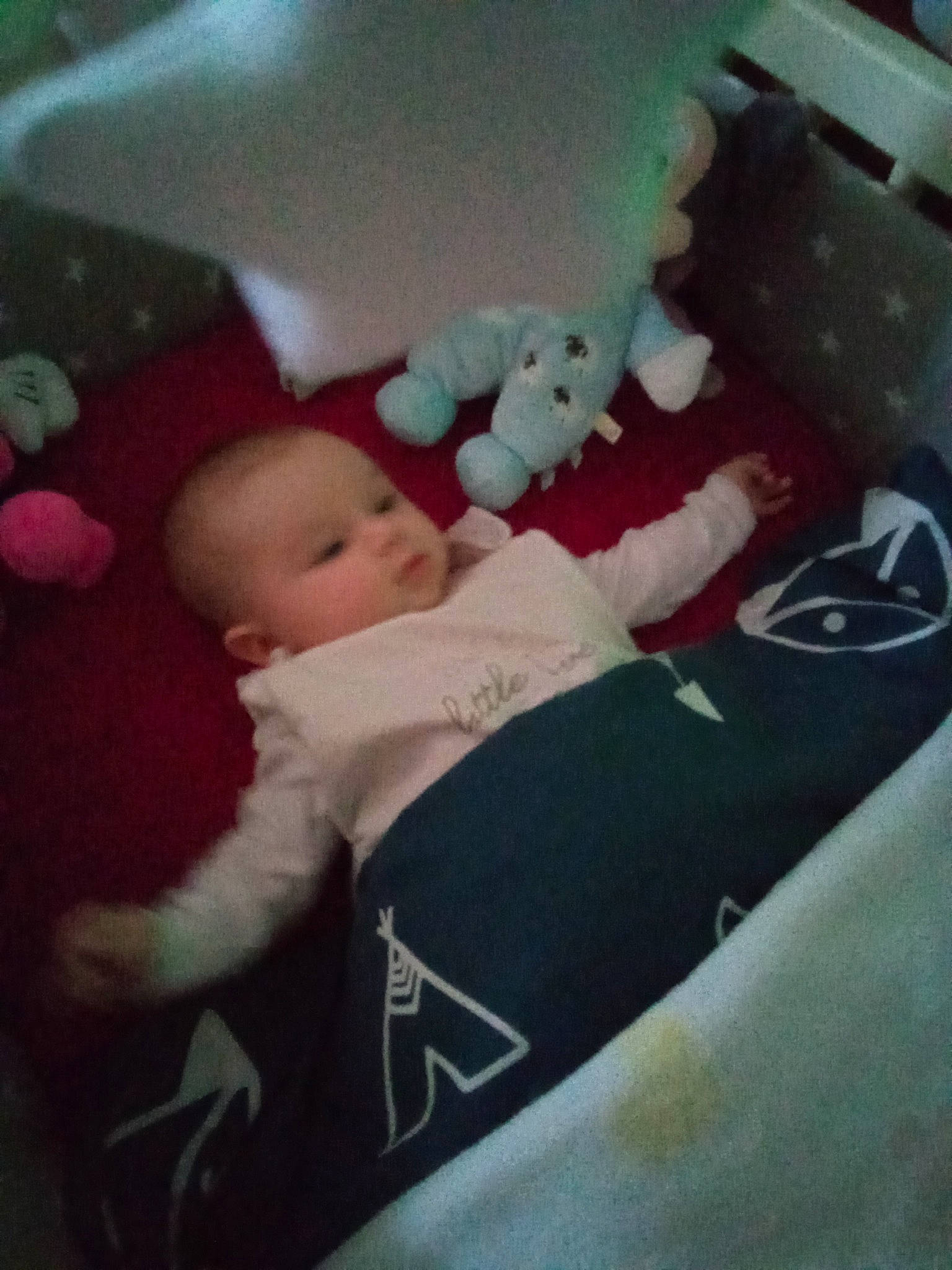 Affigem a rejoint le concours — aidez-le/la à gagner de superbes lots ! baby, baby_products, baby_sleeping, baby_toddler_clothing, baby_toys, carmine, cheek, child, comfort, fun, lap, linens, person, plush, room, sitting, sock, stuffed_toy, teddy_bear, toddler