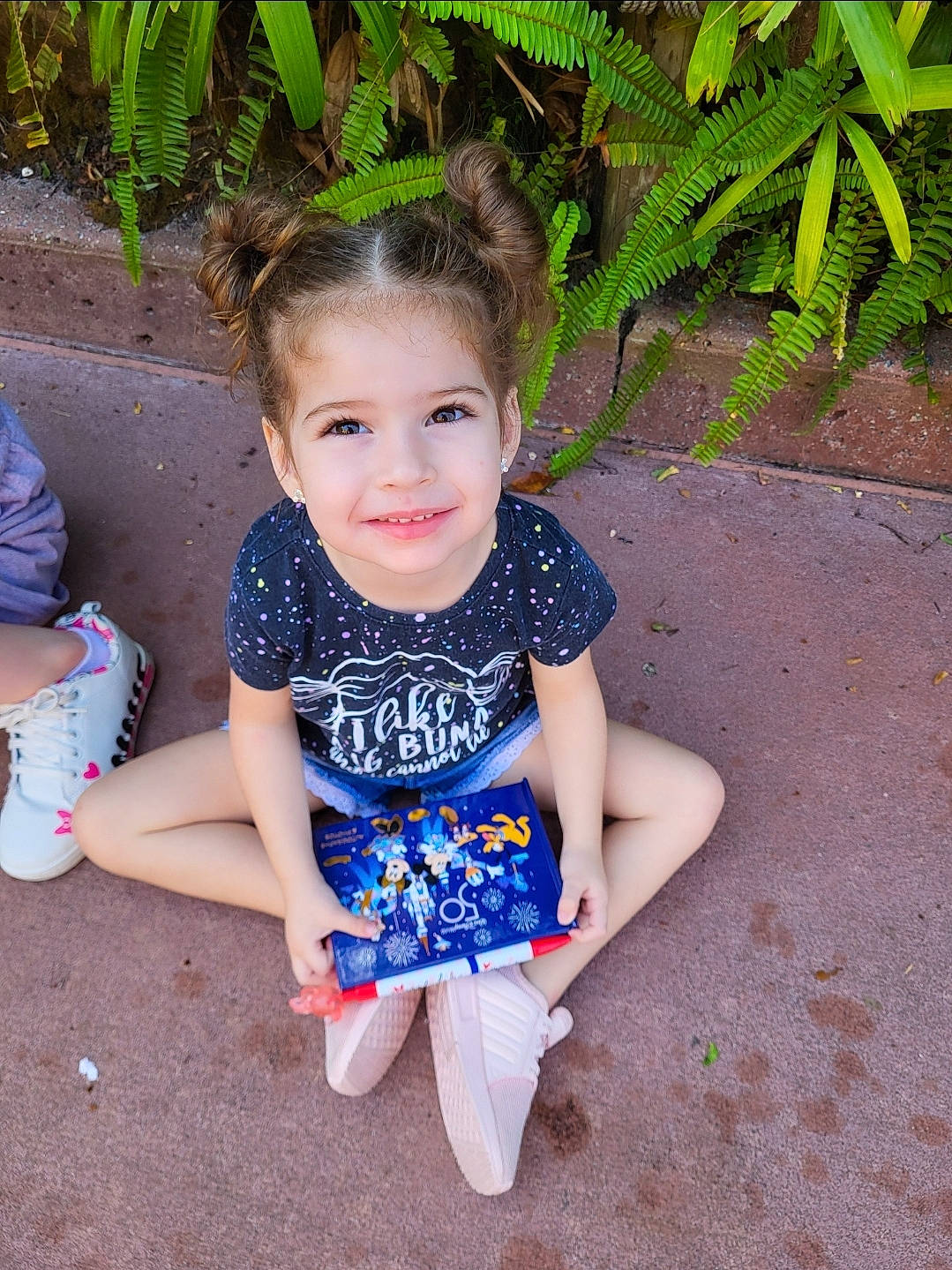 Raelynn is registered to the contest to win money with this photo: baby_toddler_clothing, barefoot, electric_blue, facial_expression, foot, fun, grass, hairstyle, happy, head, joy, leisure, people_in_nature, person, plant, sitting, skin, sleeve, smile, t_shirt