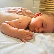 Roméo participe au concours pour gagner de l'argent avec cette photo : baby, sleeping, diaper, bed, blanket, skin, hand, face, peaceful, infant, rest, indoor, soft_light, closeup, newborn, toddler, cute, relaxation, child, portrait