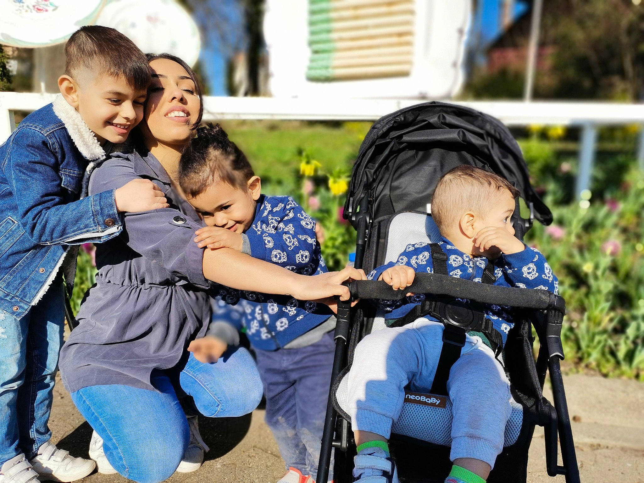 Safet a rejoint le concours — aidez-le/la à gagner de superbes lots ! baby, baby_products, child, electric_blue, event, fun, grass, happy, joy, leisure, people_in_nature, person, plant, public_space, recreation, sitting, smile, t_shirt, toddler, tourism