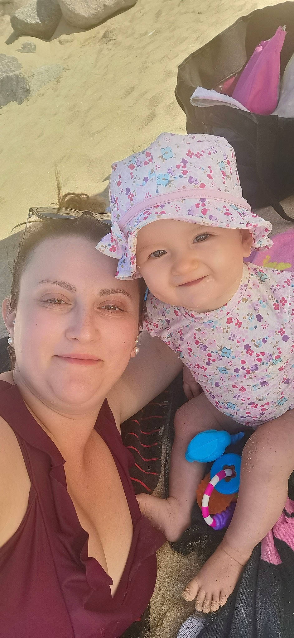 Léane a rejoint le concours — aidez-le/la à gagner de superbes lots ! beauty, cap, child, event, eye, face, fun, happy, head, headgear, headwear, human, joy, leisure, lip, magenta, mouth, person, pink, skin