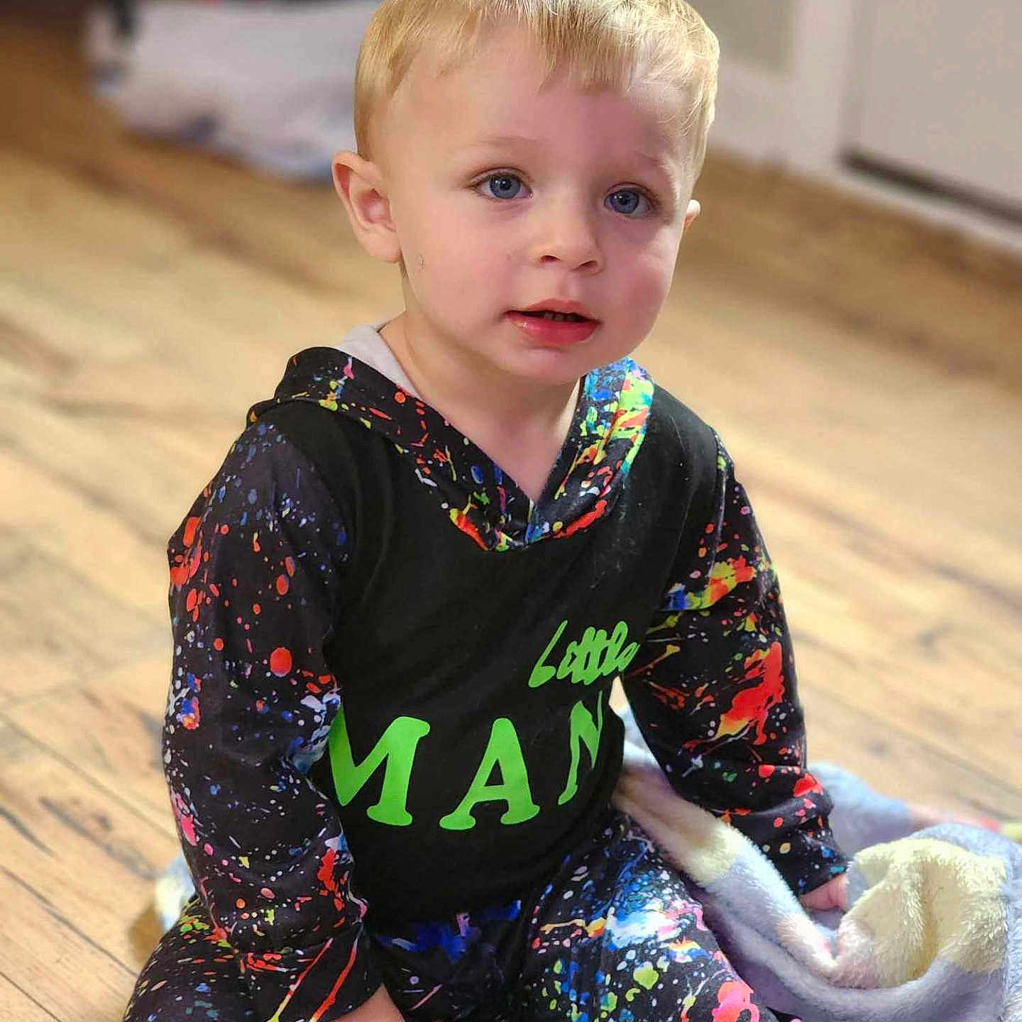 Kingston is registered to the contest to win money with this photo: blonde, bodypart, boy, child, clothing, face, finger, hair, hand, hardwood, head, indoors, interiordesign, male, person, photography, portrait, sitting, sleeve, wood