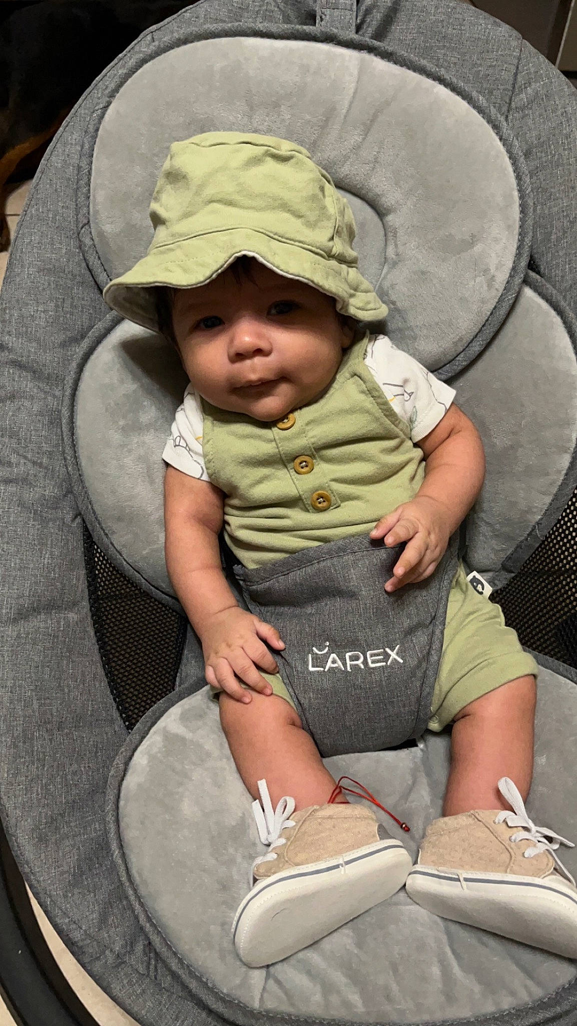 Ignacio is registered to the contest to win money with this photo: baby, baby_carriage, baby_products, baby_toddler_clothing, cap, child, comfort, cool, fashion_accessory, grass, hat, headgear, headwear, human_leg, lap, person, photograph, sitting, snapshot, sun_hat