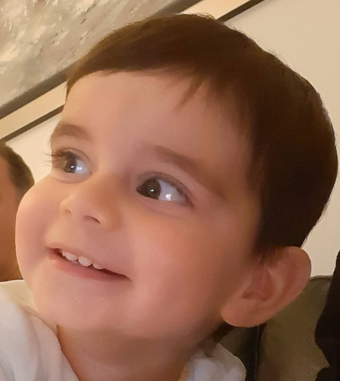 Antonin participe au concours pour gagner de l'argent avec cette photo : cheek, chin, ear, eyebrow, eyelash, face, forehead, gesture, hair, hairstyle, head, human_body, iris, jaw, joy, lip, mouth, nose, person, skin