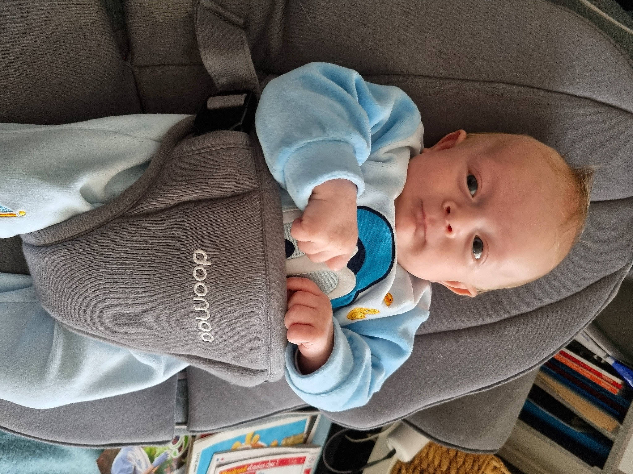 Noa a rejoint le concours — aidez-le/la à gagner de superbes lots ! auto_part, baby, baby_carriage, baby_products, baby_safety, baby_toddler_clothing, car_seat, child, comfort, headgear, linens, nap, person, product, sitting, sleep, sleeve, textile, toddler