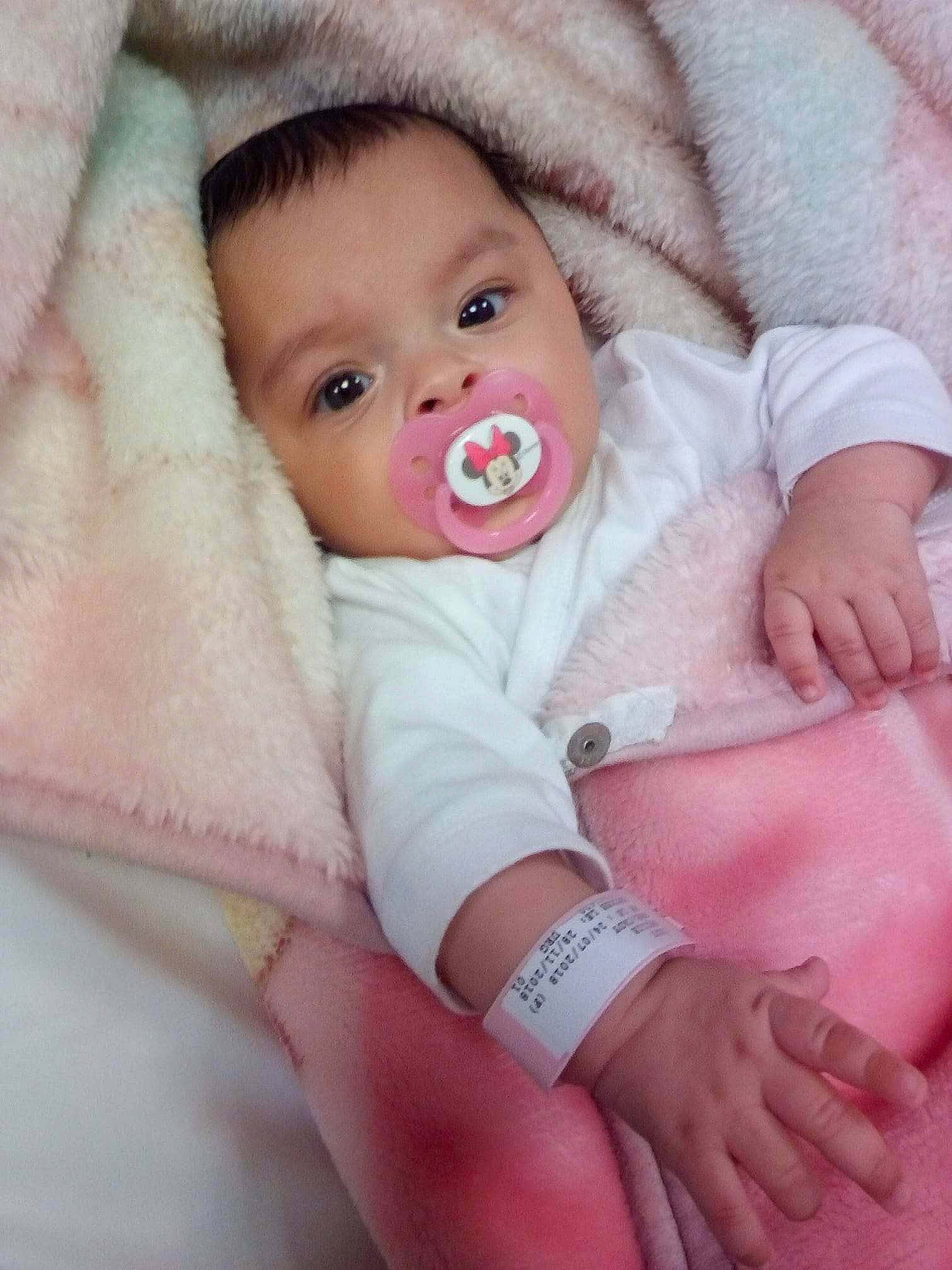 Emilie participe au concours pour gagner de l'argent avec cette photo : baby, baby_making_funny_faces, baby_sleeping, cheek, child, hand, lip, person, pink, skin, toddler