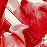 Roxy a rejoint le concours — aidez-le/la à gagner de superbes lots ! dog, pet, car, steering_wheel, red_tint, heart_overlay, text_overlay, je_t'aime, window, seat, collar, looking_away, close_up, indoors, portrait, canine, casual, calm, animal, love