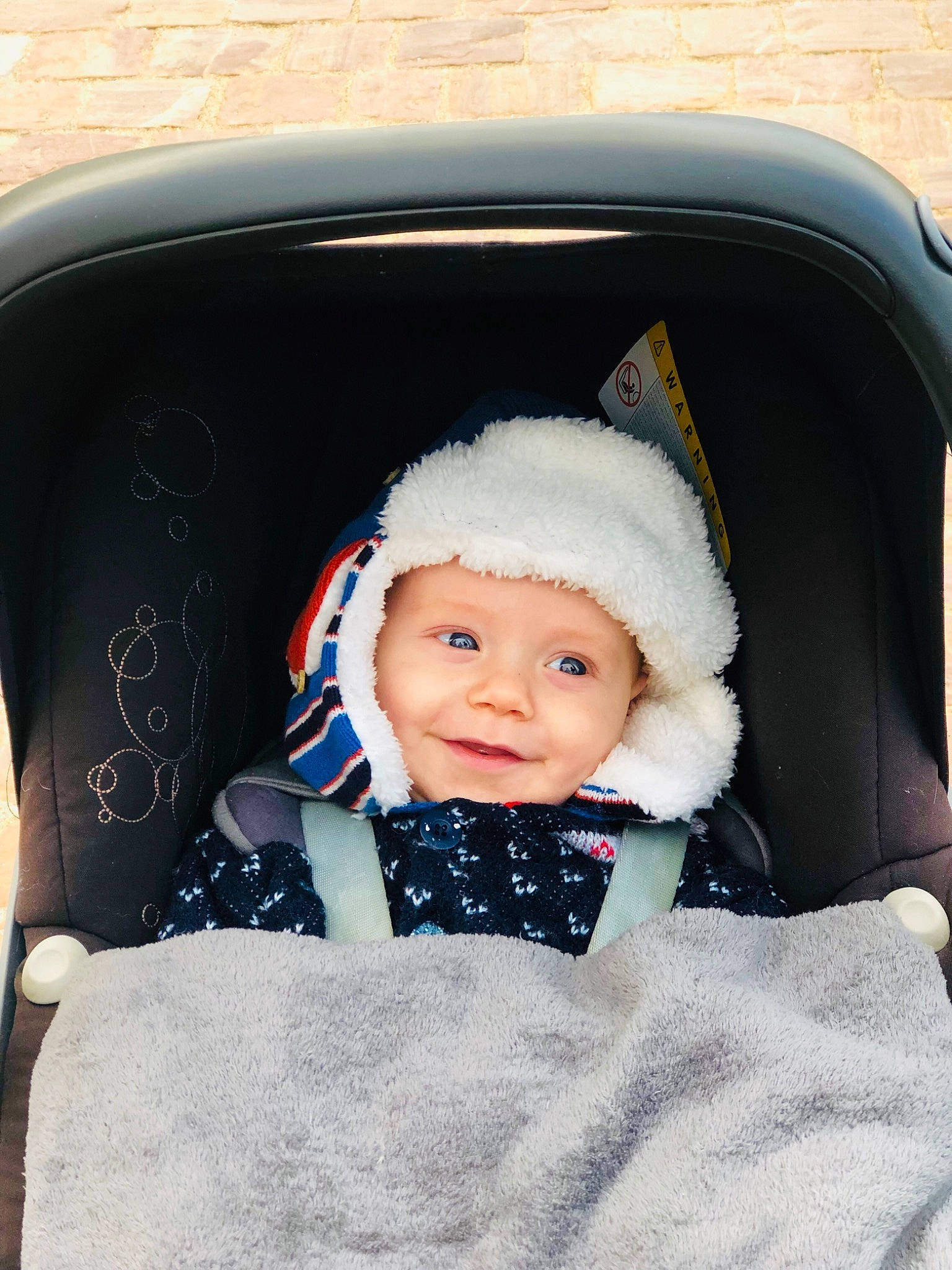 Henri participe au concours pour gagner de l'argent avec cette photo : child, cool, fun, headgear, headwear, infant, joy, person, product, smile, toddler