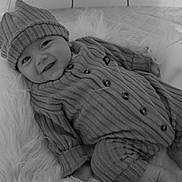 Owen participe au concours pour gagner de l'argent avec cette photo : baby, infant, smile, face, hat, striped_clothing, blanket, soft_texture, cozy, cute, portrait, lying_down, happy, child, monochrome, black_and_white, newborn, buttoned_outfit, warm_clothing, furry_surface