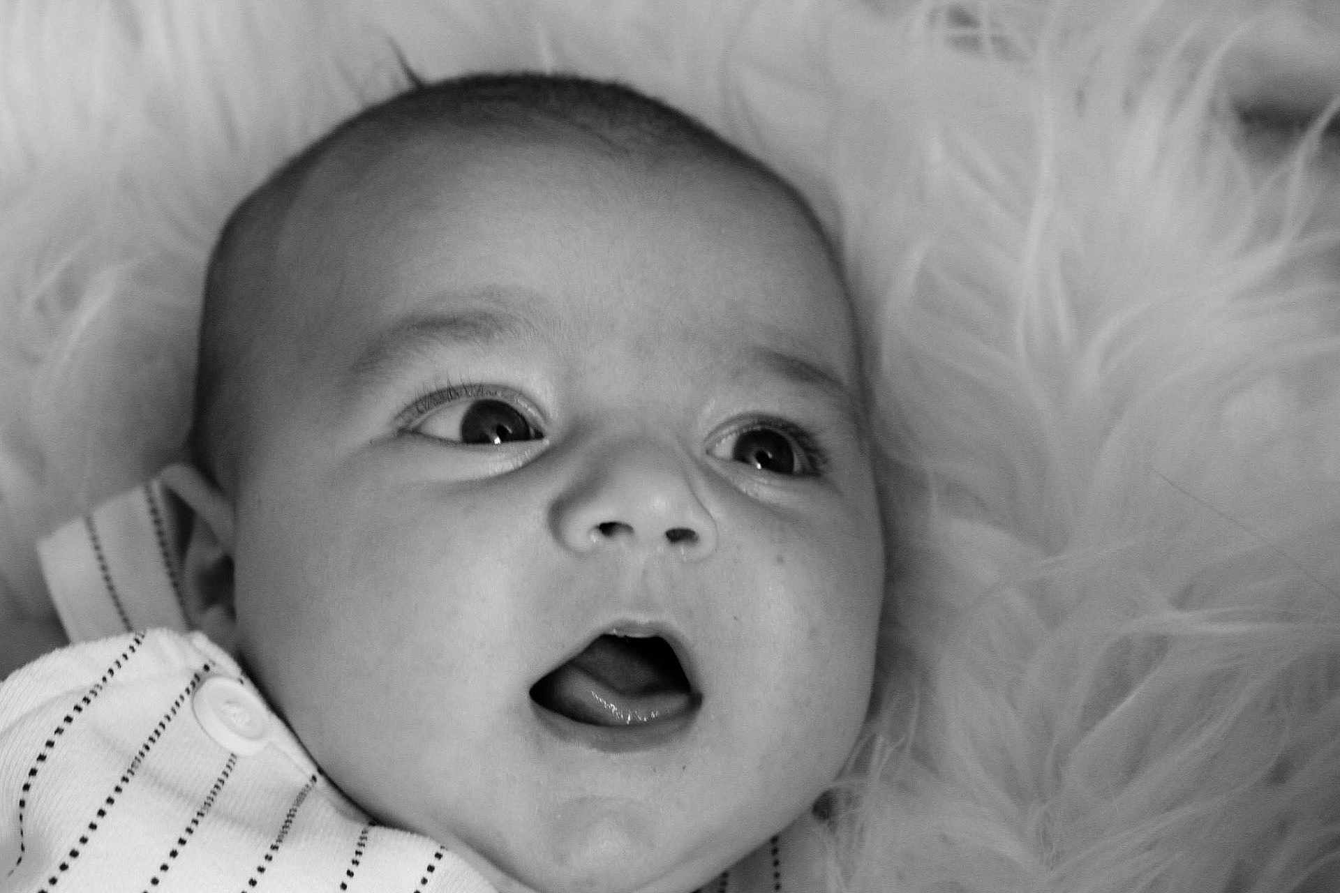 Owen a rejoint le concours — aidez-le/la à gagner de superbes lots ! baby, infant, face, close_up, black_and_white, portrait, expression, eyes, mouth, skin, clothing, striped, button, fluffy, texture, soft, newborn, cute, child, young