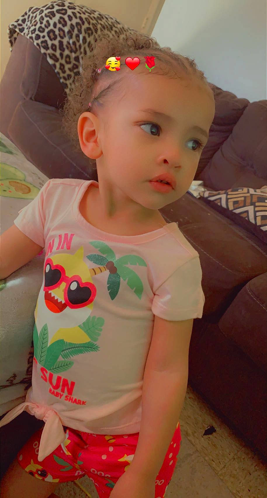 Londyn-daje is registered to the contest to win money with this photo: baby_toddler_clothing, cheek, chin, clothing, ear, eye, face, facial_expression, fashion, forehead, head, lip, mammal, neck, organ, person, product, skin, sleeve, standing