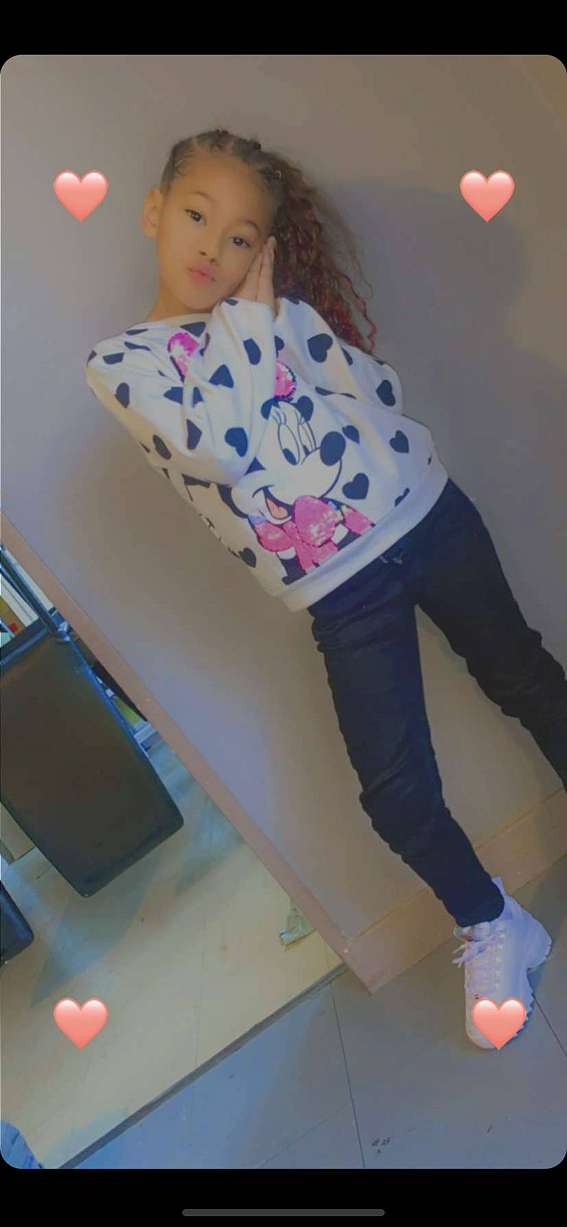 Sayannah participe au concours pour gagner de l'argent avec cette photo : electric_blue, fashion_design, floor, flooring, fun, human_leg, jeans, joint, knee, leg, person, pink, shoe, sleeve, sneakers, sock, sportswear, standing, thigh, trunk