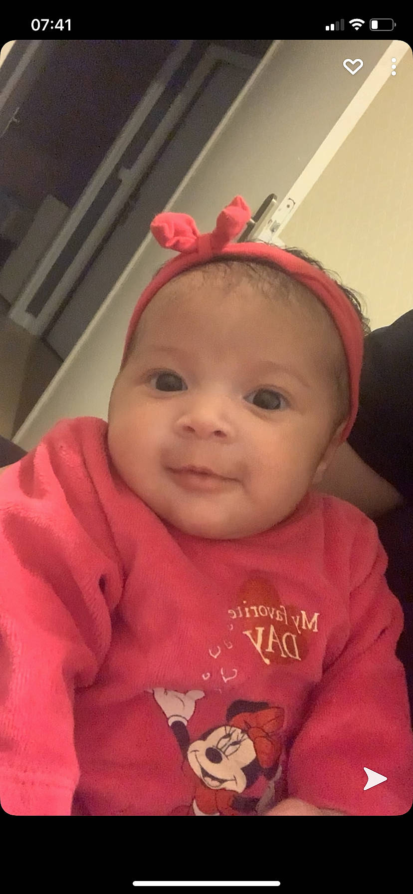 Oumy participe au concours pour gagner de l'argent avec cette photo : baby, baby_toddler_clothing, cheek, ear, eye, eyebrow, forehead, happy, head, headgear, iris, lip, mouth, nose, organ, person, pink, red, skin, sleeve