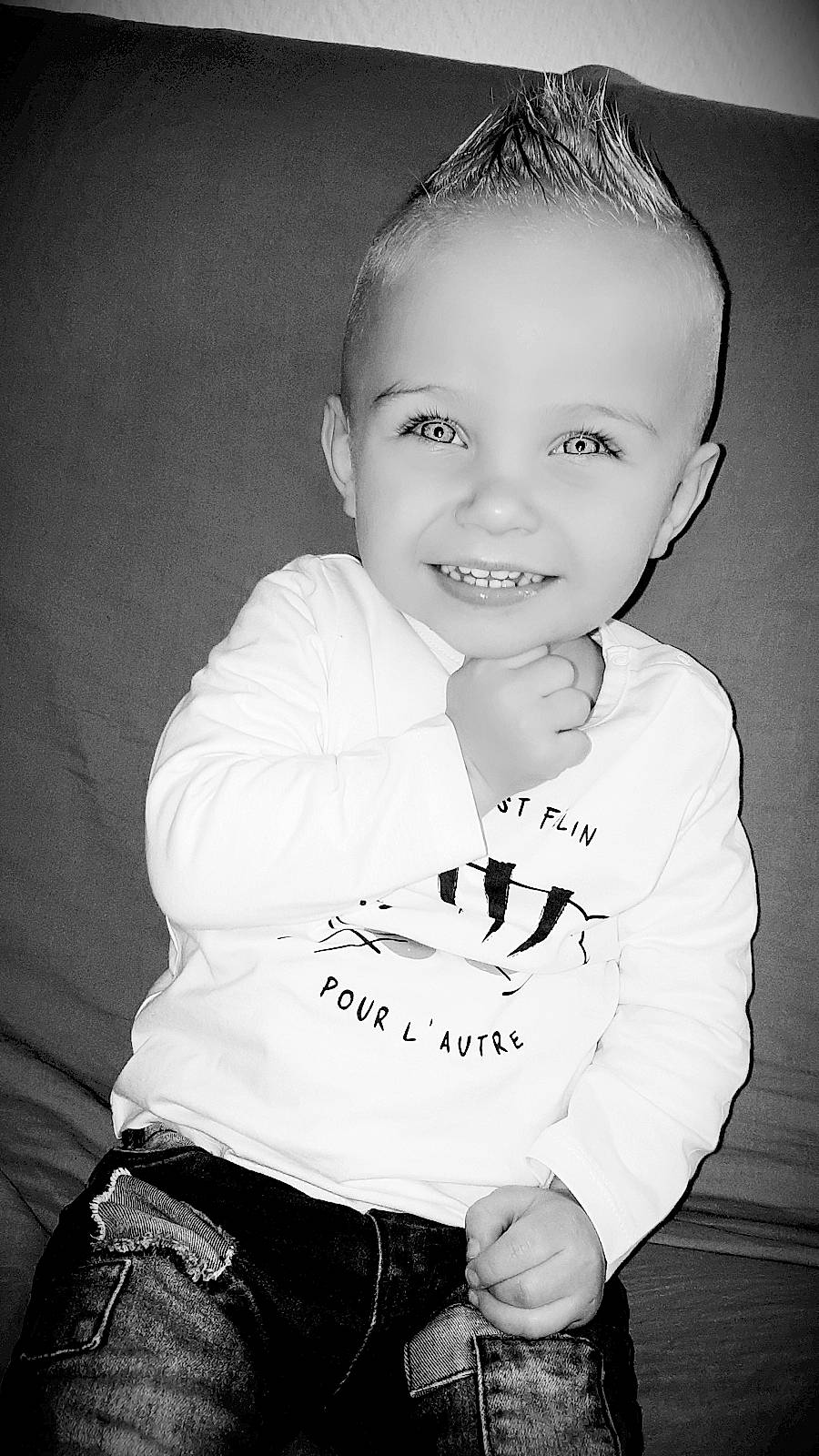 Ayron participe au concours pour gagner de l'argent avec cette photo : black, black_and_white, boy, cheek, child, emotion, eye, facial_expression, infant, joy, monochrome_photography, person, photograph, photography, sitting, skin, smile, snapshot, standing, toddler