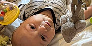 Jules participe au concours pour gagner de l'argent avec cette photo : architecture, baby, blanket, building, crib, face, furniture, happy, head, hospital, infantbed, newborn, person, smile