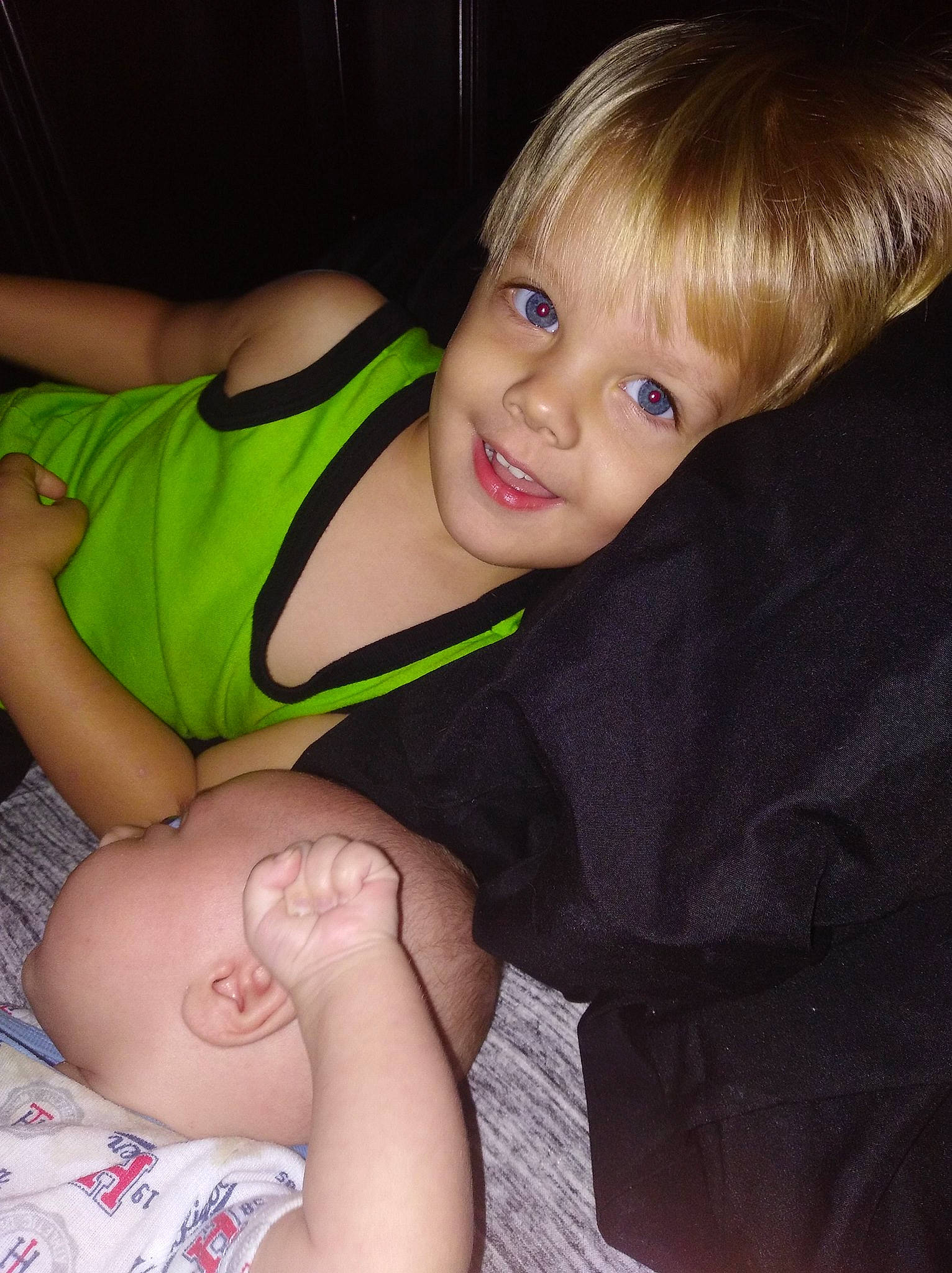 Kaylon is registered to the contest to win money with this photo: abdomen, arm, beauty, blond, cheek, child, eye, finger, girl, hair, hand, human_hair_color, infant, joy, leg, mouth, nose, person, sitting, skin