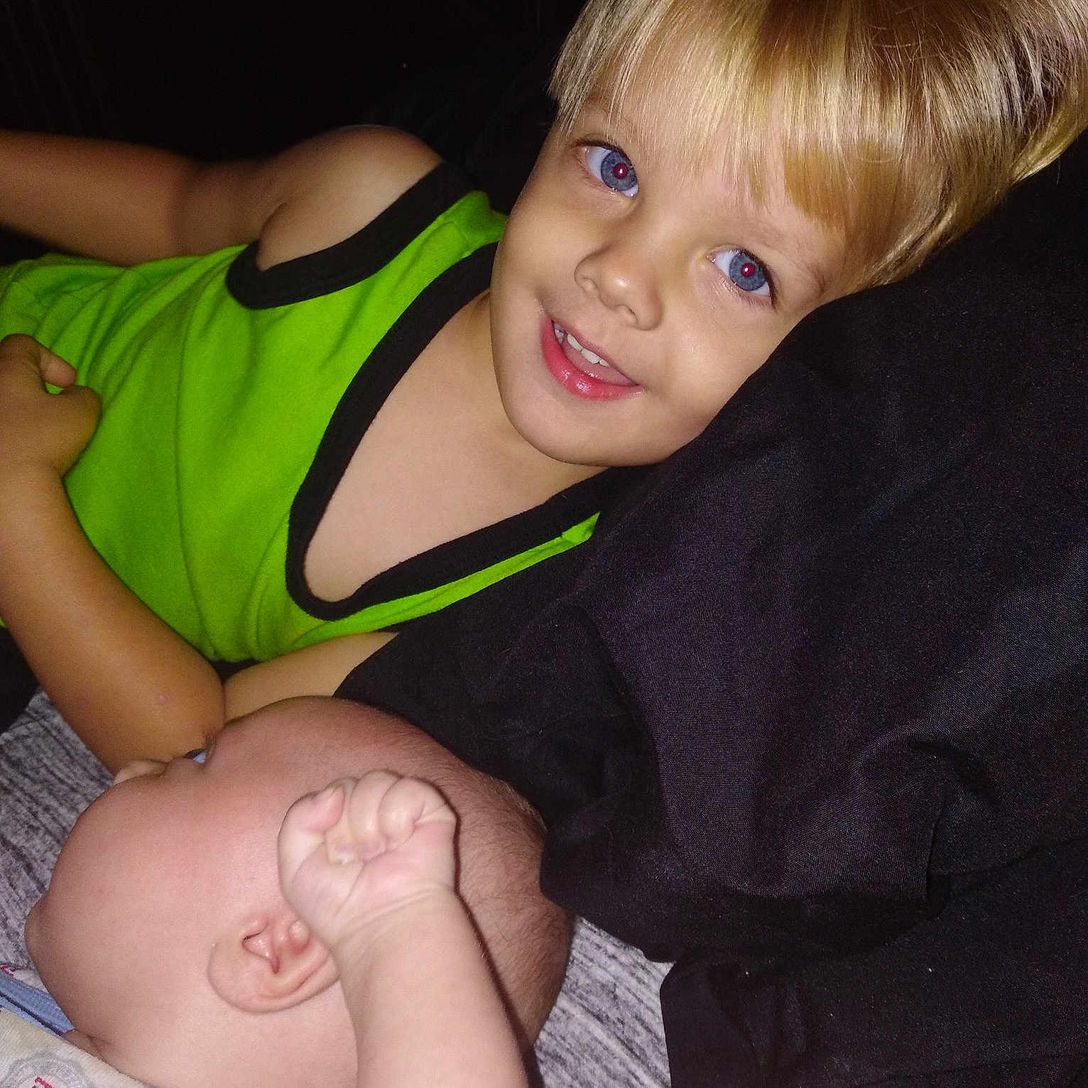 Kaylon is registered to the contest to win money with this photo: abdomen, arm, beauty, blond, cheek, child, eye, finger, girl, hair, hand, human_hair_color, infant, joy, leg, mouth, nose, person, sitting, skin