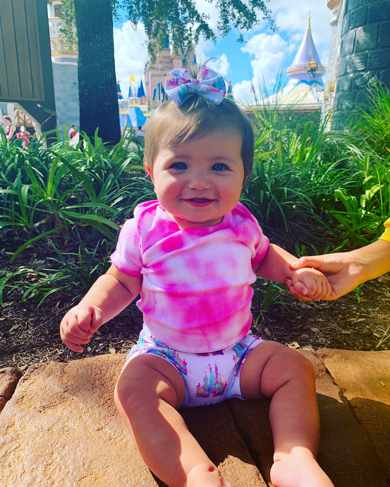 Arwen is registered to the contest to win money with this photo: baby_toddler_clothing, cool, finger, fun, grass, happy, joy, leisure, people_in_nature, person, pink, plant, shorts, skin, smile, summer, sunlight, t_shirt, terrestrial_plant, thigh