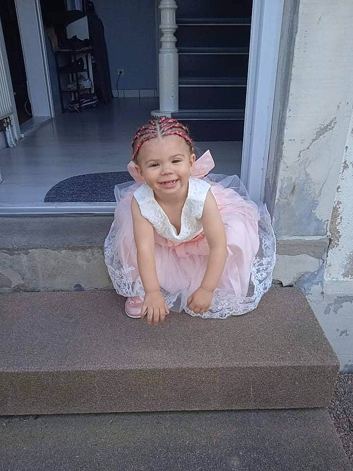 Yaelle participe au concours pour gagner de l'argent avec cette photo : baby_toddler_clothing, concrete, dress, eye, flash_photography, floor, flooring, formal_wear, fun, happy, hat, head, headpiece, headwear, human_body, human_leg, joy, person, pink, sitting