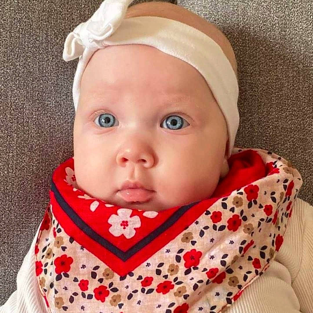 Alessia participe au concours pour gagner de l'argent avec cette photo : cheek, chin, clothing, collar, dress, event, eye, face, green, hairstyle, head, headwear, human, human_body, jewellery, lip, people, person, product, skin