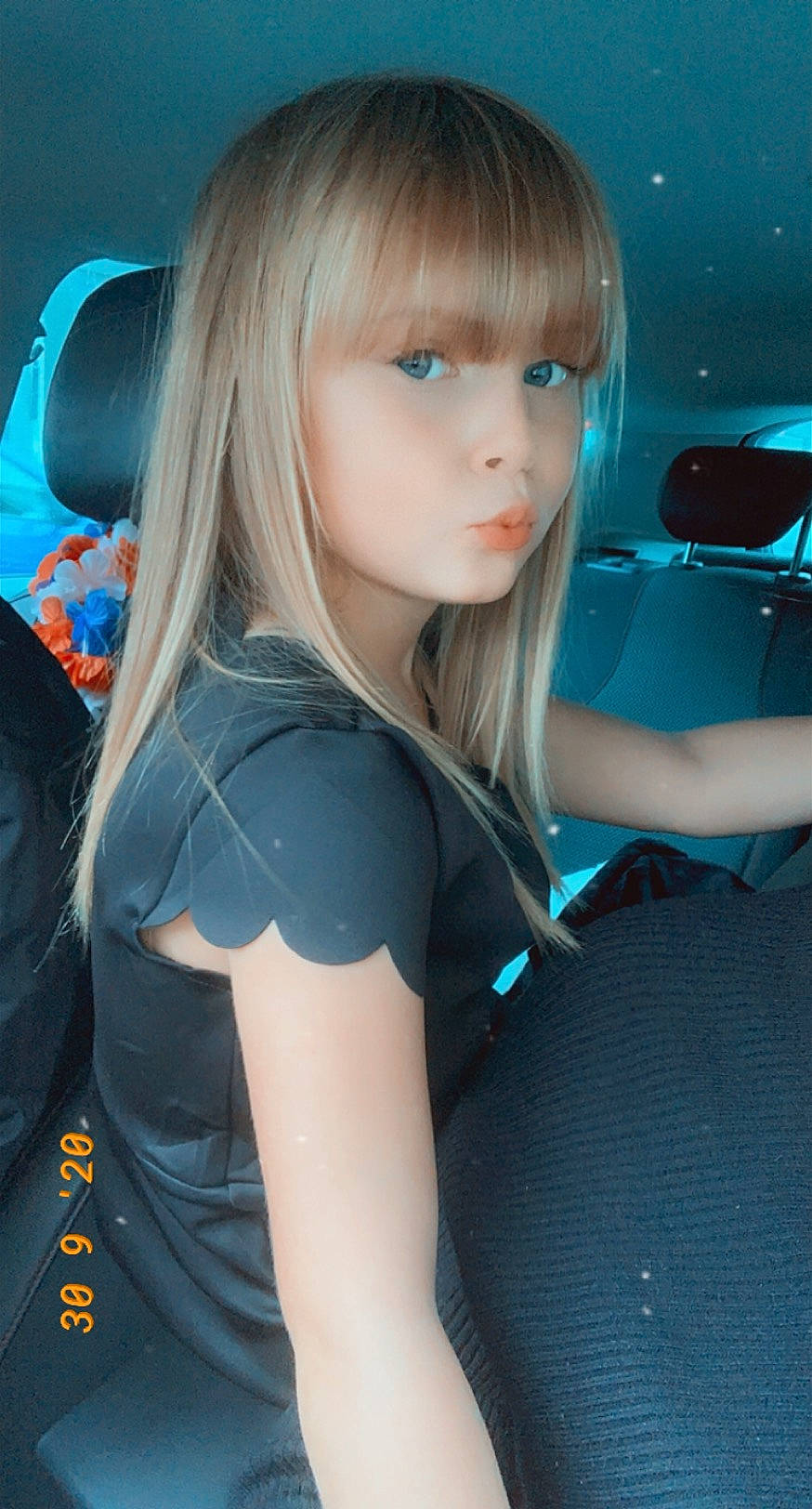 Louna a rejoint le concours — aidez-le/la à gagner de superbes lots ! bangs, beauty, black_hair, blond, brown_hair, car, cool, hair, hair_coloring, hairstyle, long_hair, person, smile