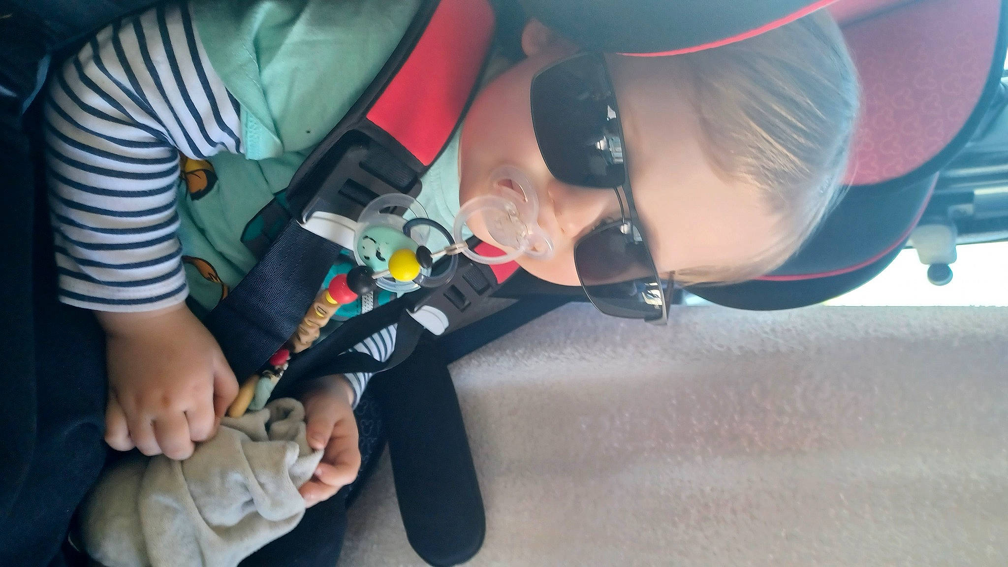 Dixon participe au concours pour gagner de l'argent avec cette photo : arm, child, elbow, eyewear, finger, fun, gesture, glasses, hand, human_body, joint, mouth, nail, person, skin, sleeve, sunglasses, t_shirt, toddler, vision_care