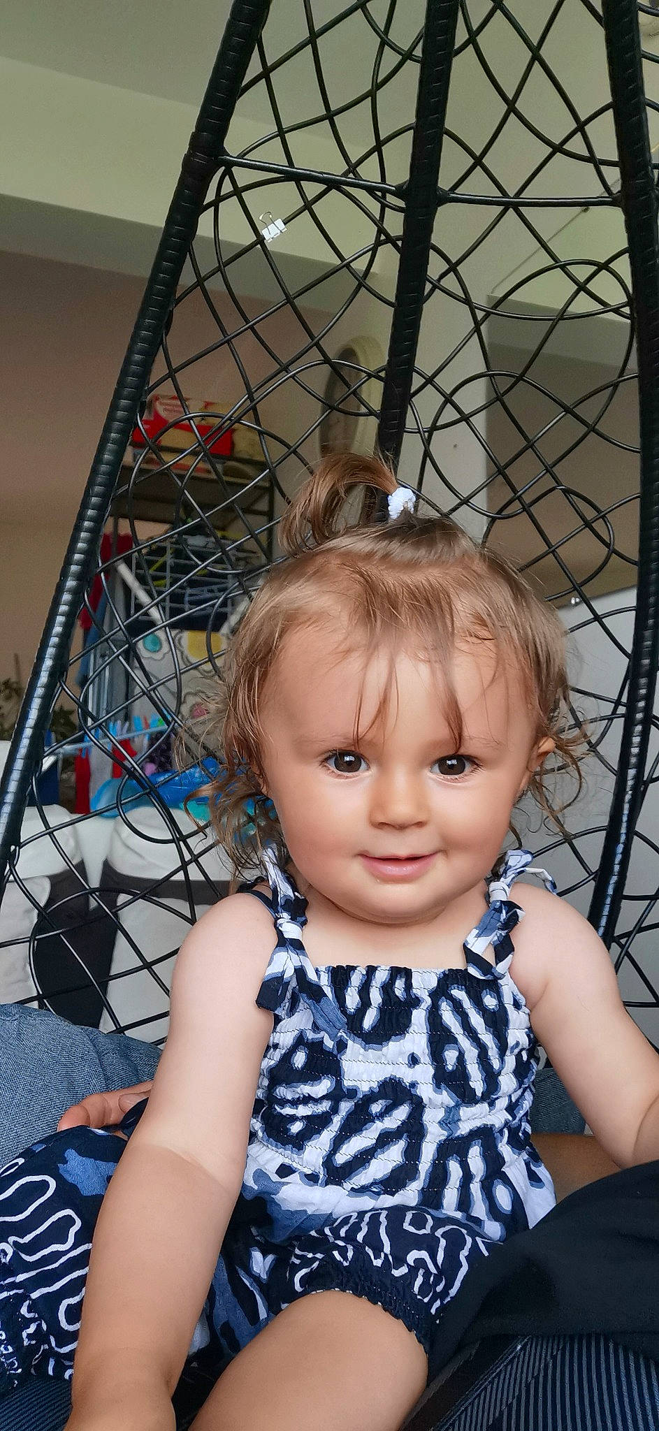 Taïs participe au concours pour gagner de l'argent avec cette photo : baby_toddler_clothing, cheek, child, chin, clothing, doll, eye, eyelash, fun, hair, iris, joy, leisure, mesh, organ, pattern, person, skin, toddler, toy