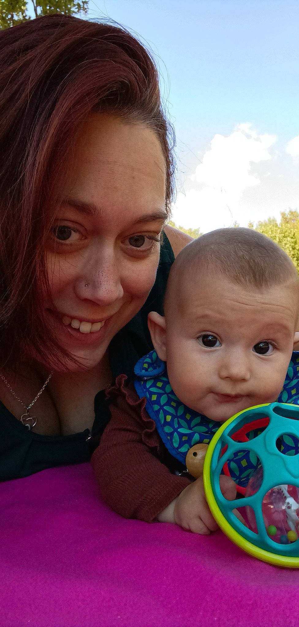 Lizzy participe au concours pour gagner de l'argent avec cette photo : baby, baby_toddler_clothing, cheek, chin, cloud, eye, face, facial_expression, fun, grass, happy, iris, joy, lip, mouth, nose, person, skin, sky, smile