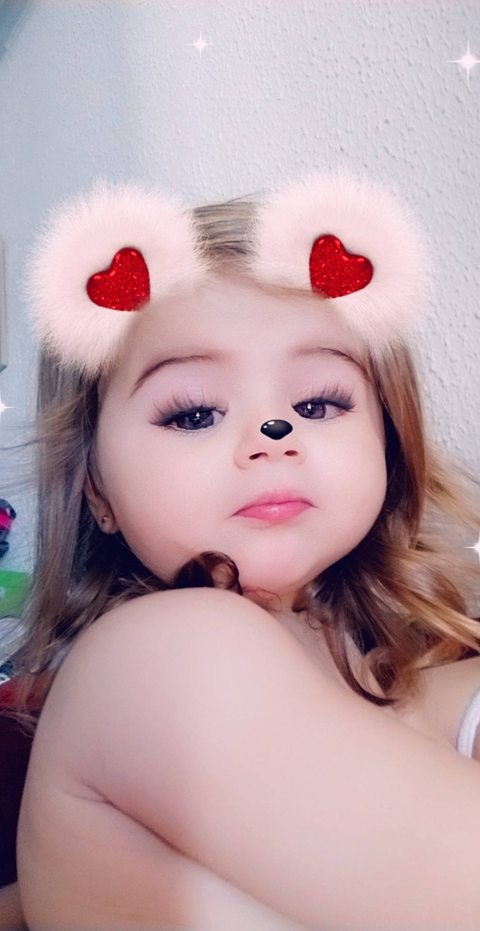 Stella-maria a rejoint le concours — aidez-le/la à gagner de superbes lots ! beauty, brown_hair, cheek, child, child_model, ear, eye, eyebrow, eyelash, eyelash_extensions, face, hair, hairstyle, headwear, lip, person, pink, red, skin