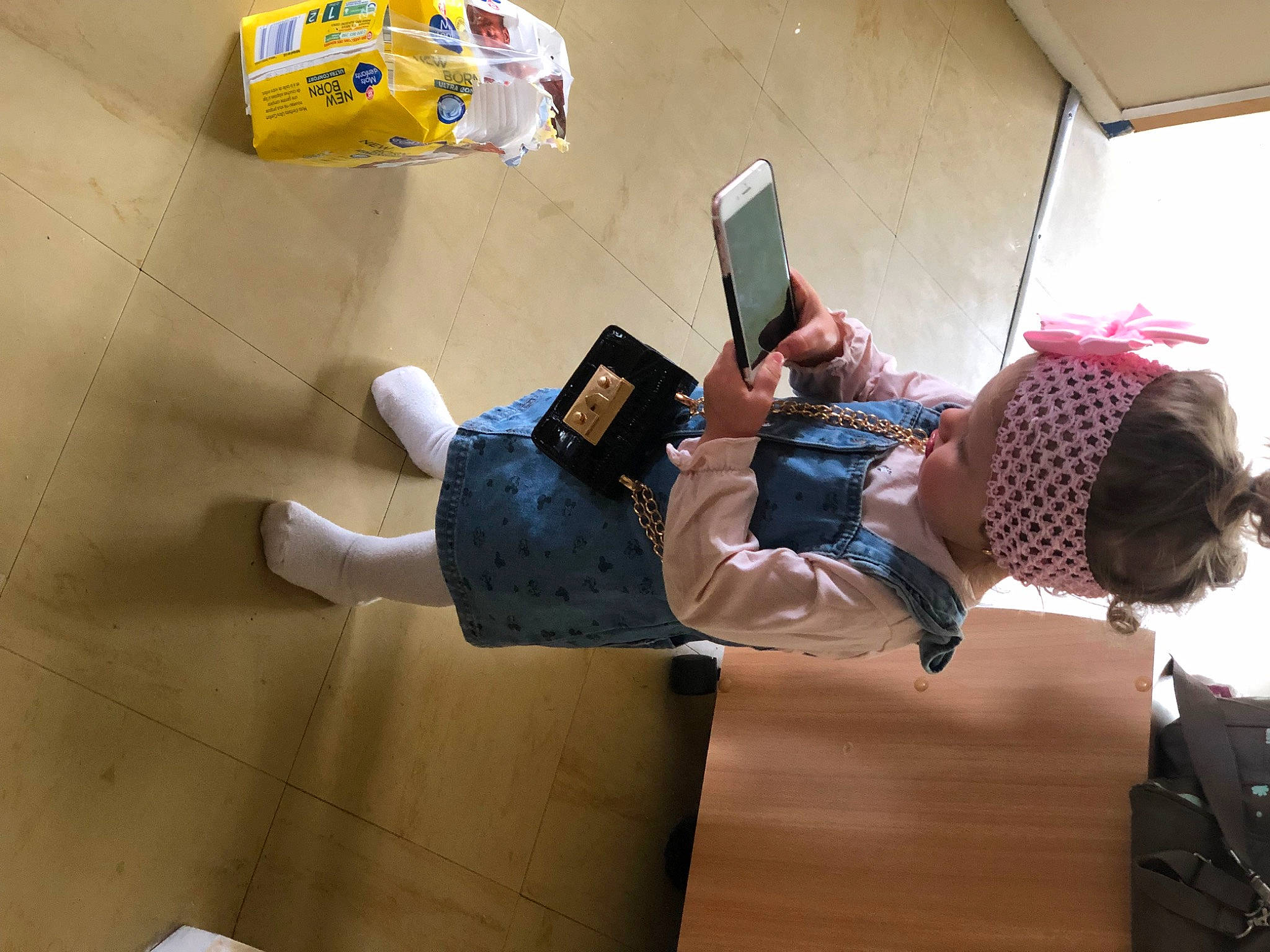 Bryanna participe au concours pour gagner de l'argent avec cette photo : adventure, art, automotive_design, comfort, elbow, floor, flooring, fun, hardwood, knee, laptop, leisure, person, recreation, room, sitting, t_shirt, thigh, travel, visual_arts